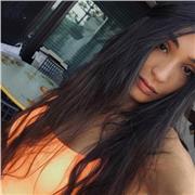 laureanda in giurisprudenza magistrale impartisce lezioni per bambini e ragazzi di scuola media è superiore